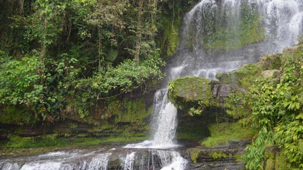 Cachoeira em Santa Rita de Jacutinga