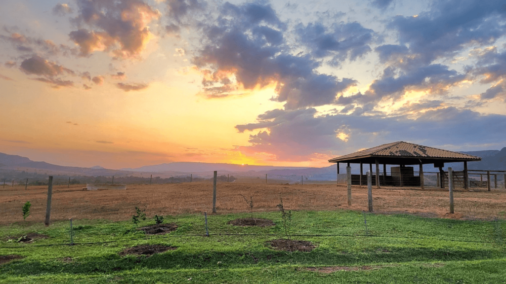 as melhores pousadas na serra da canastra, com um pôr do sol magnifico, vegetações belas