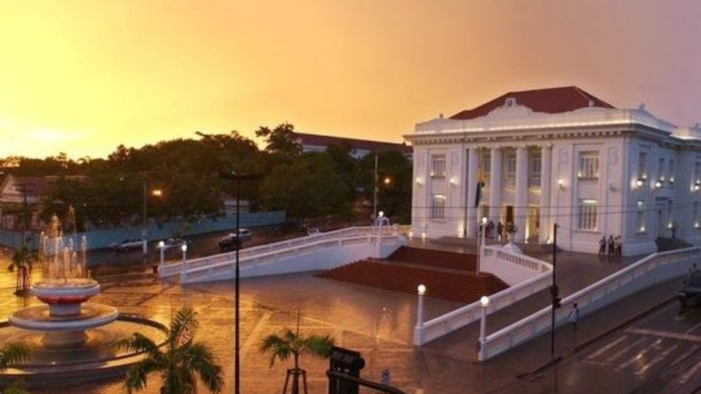 Pôr do sol na capital do Acre: Rio Branco