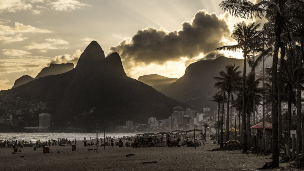 por do sol na praia do rio de janeiro saiba o que fazer no rio de janeiro gastando pouco