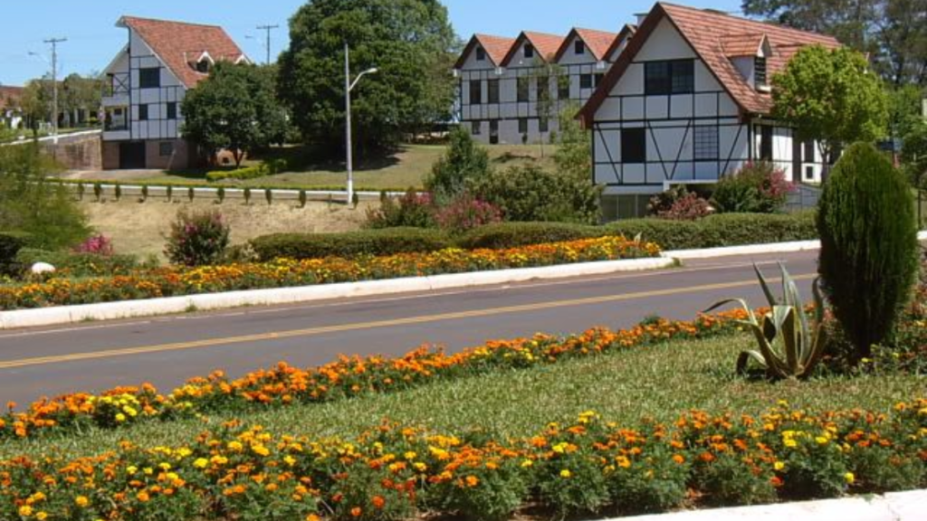 Estrada de flores em Teutônia