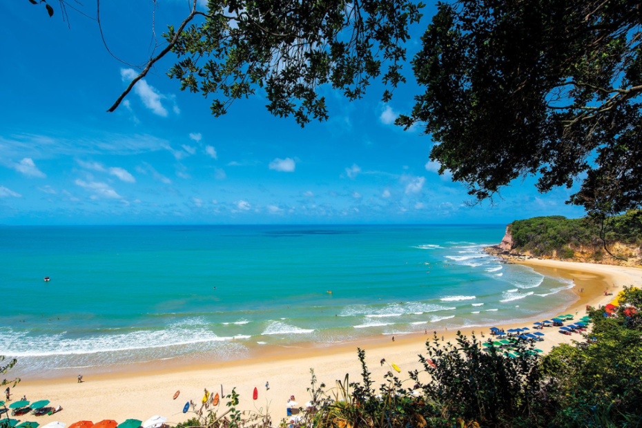 Conheça a Praia do Madeiro