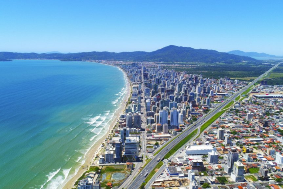 Meia Praia em Itapema