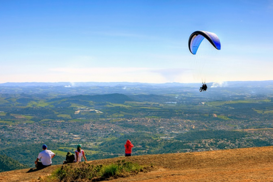 Voo de Paraquedas em Pedra Grande