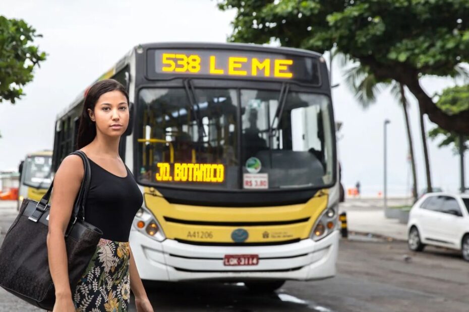 A31 Jardim Graziela: Ônibus amarelo.