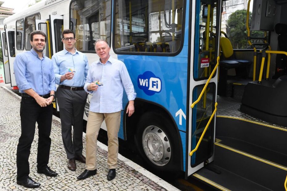 103 Filgueiras: Motoristas de ônibus fora do ônibus.