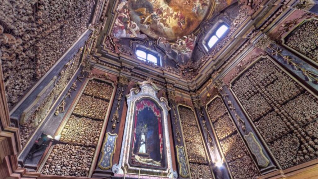 A Capela de San Bernardino alle Ossa – Itália.