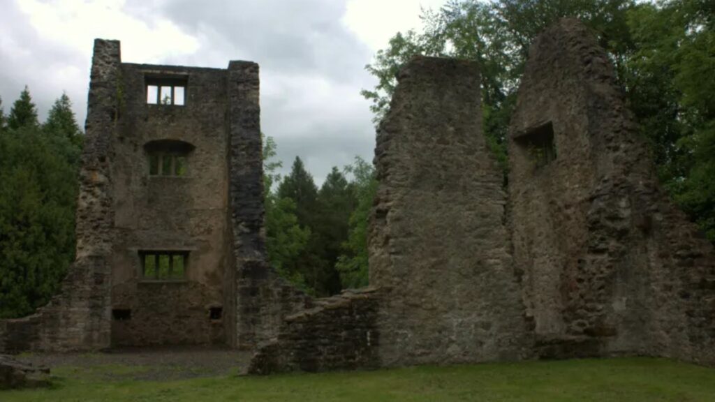Castelo Atchdale da série     Escola do Bem e do Mal.