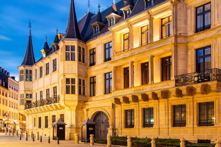 Palácio de Grão-ducal a noite.