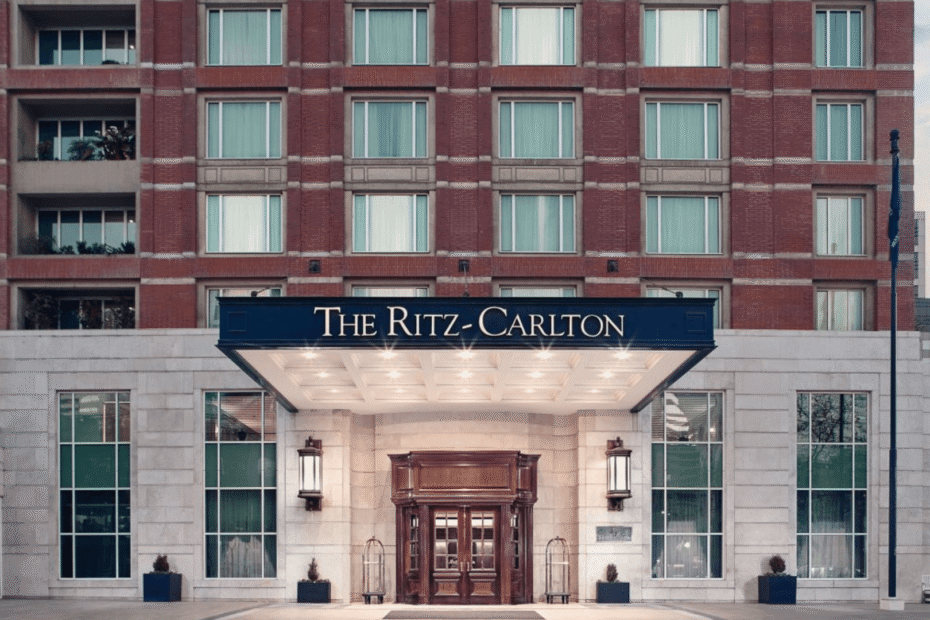 Entrada no hotel The Ritz-Carlton.