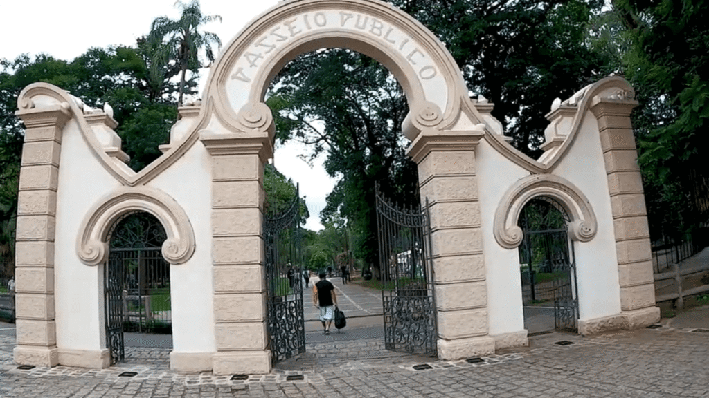 Portal do Passeio Público de Curitiba.