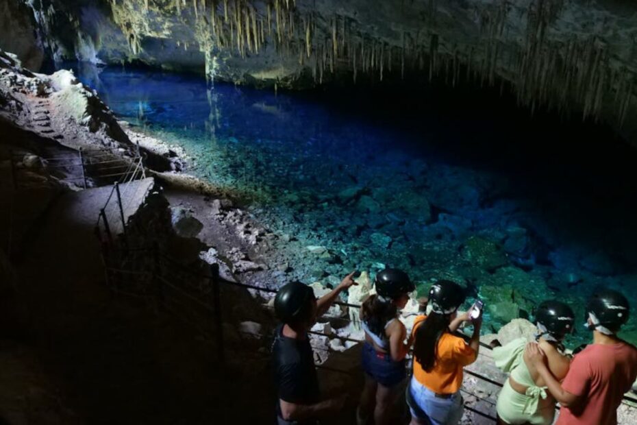 Gruta do Lago Azul.